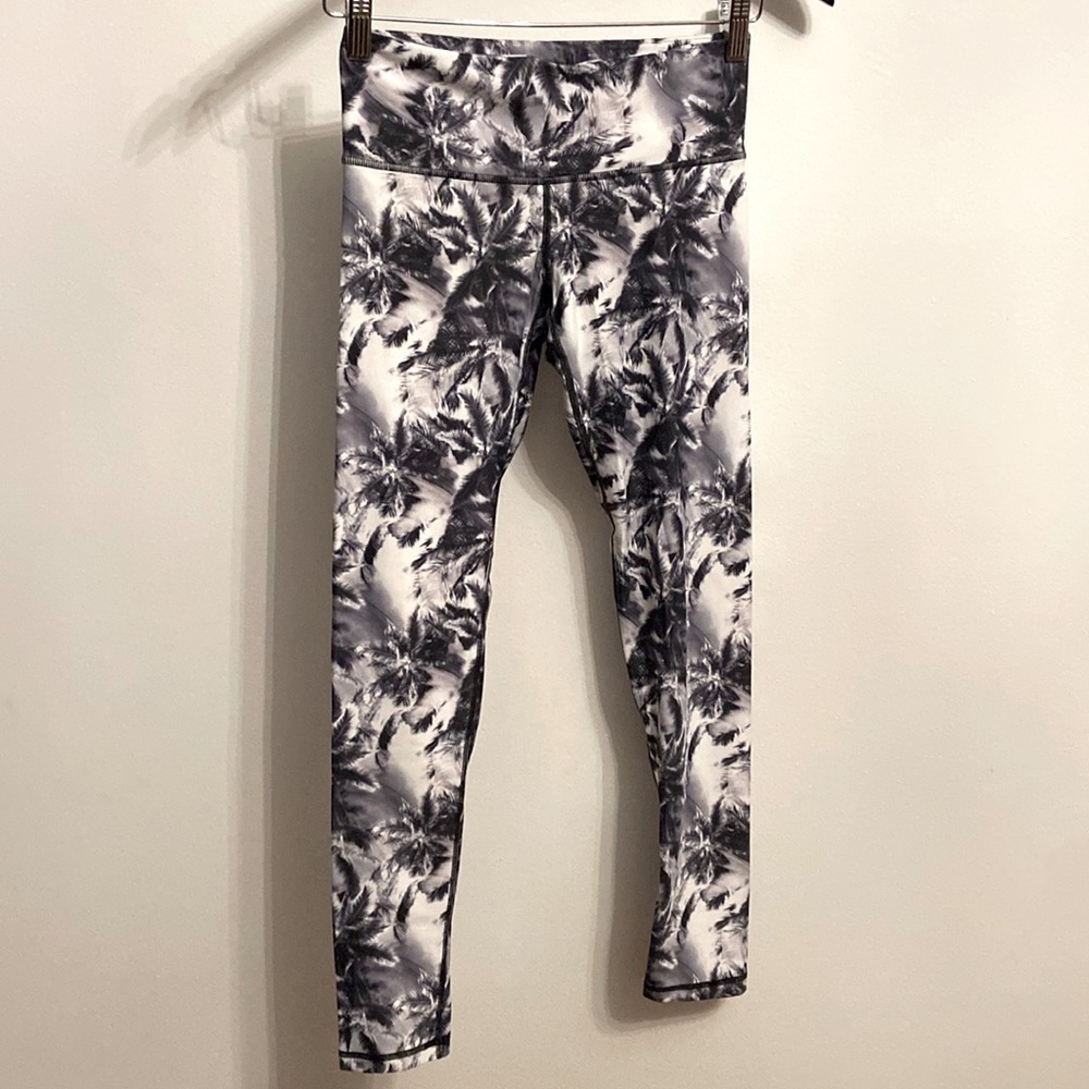 Noli Palm Tree Leggings | Black & White | XS